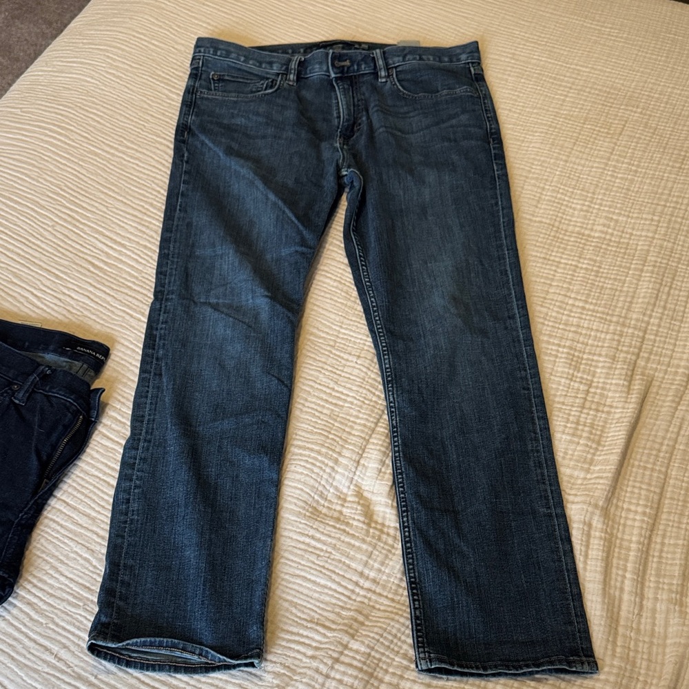 Men’s Banana Republic Slim Fit Dark and Medium Wash Jeans - Picture 2 of 9